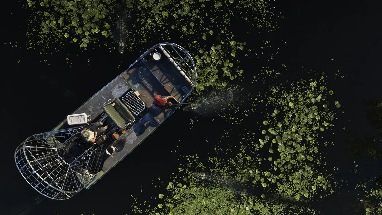 Picking up and throwing improvised weapons — official Grand Theft Auto VI screenshot